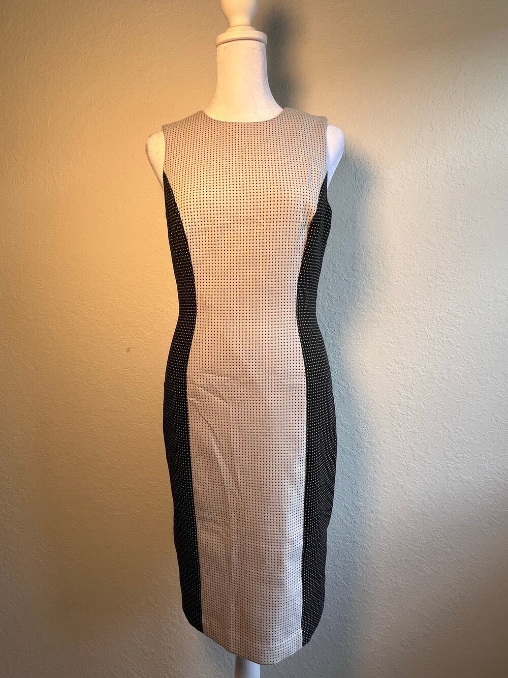 Calvin Klein Size 2 Black White Colorblock Sheath Dress